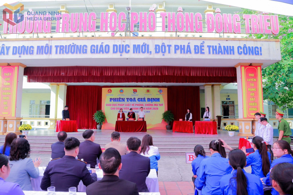Đo&agrave;n phường Đ&ocirc;ng Triều tổ chức Phi&ecirc;n t&ograve;a giả định gi&aacute;o dục ph&aacute;p luật về ph&ograve;ng, chống ma t&uacute;y cho đo&agrave;n vi&ecirc;n, thanh ni&ecirc;n