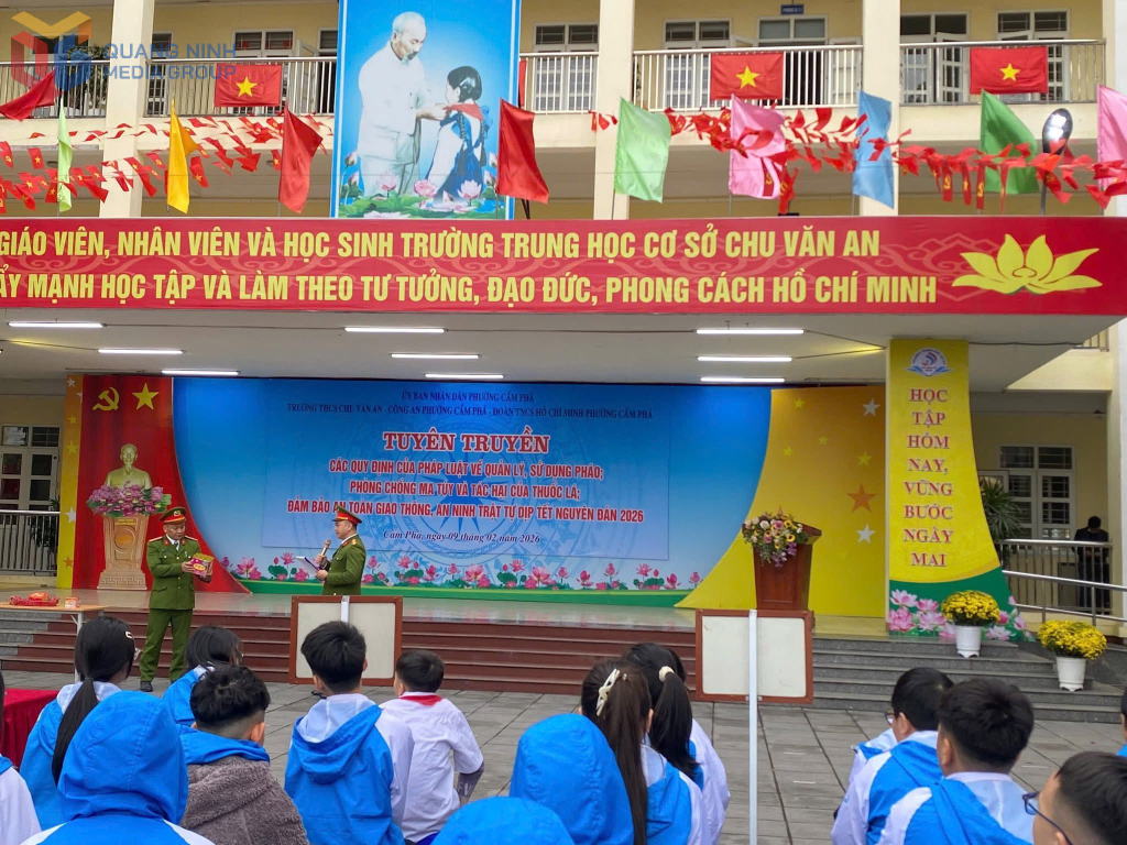 Đo&agrave;n phường Cẩm Phả tổ chức tuy&ecirc;n truyền ph&aacute;p luật tại Trường THCS Chu Văn An