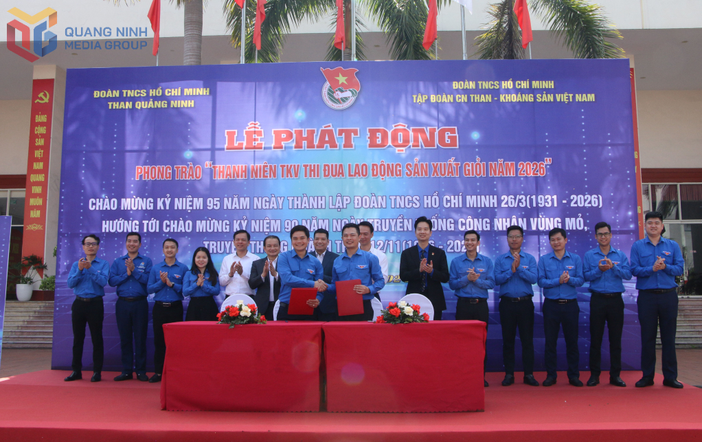 Ban Thường vụ Đo&agrave;n Than Quảng Ninh v&agrave; Ban Thường vụ Đo&agrave;n Thanh ni&ecirc;n Tập đo&agrave;n C&ocirc;ng nghiệp Than - Kho&aacute;ng sản Việt Nam k&yacute; giao ước thi đua với c&aacute;c cơ sở Đo&agrave;n