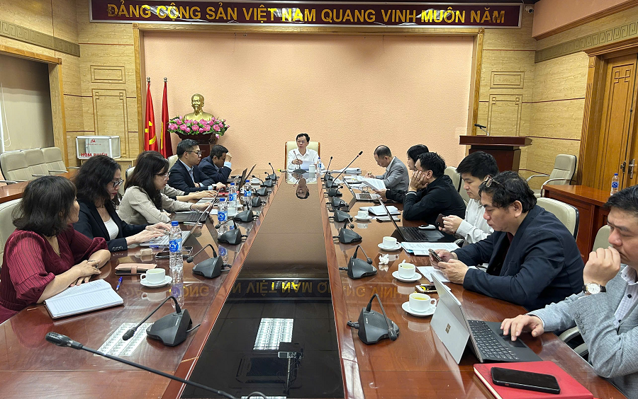 Thứ trưởng Bộ Y tế Nguyễn Tri Thức chủ trì cuộc họp Thứ trưởng Bộ Y tế Nguyễn Tri Thức chủ trì cuộc họp