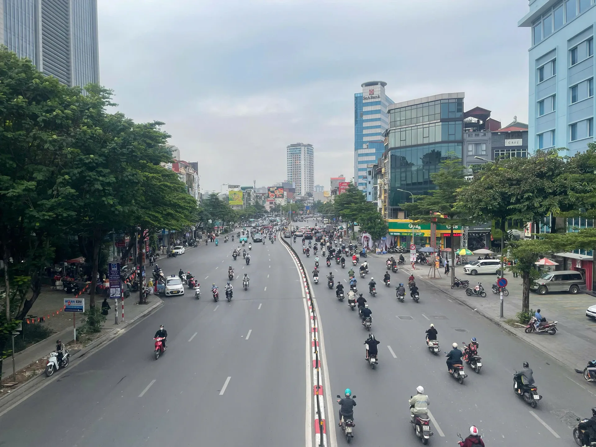 H&agrave; Nội s&aacute;ng sương m&ugrave;, mưa v&agrave;i nơi