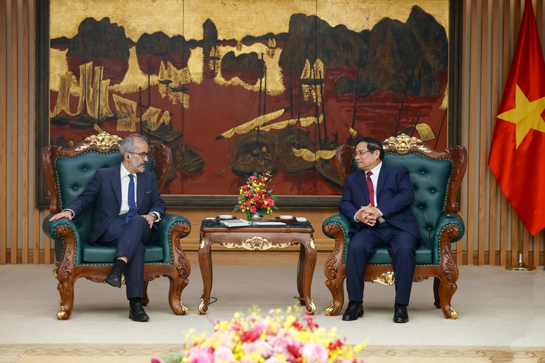 Thủ tướng nhấn mạnh tiềm năng to lớn trong ph&aacute;t triển kinh tế biển, đề nghị hai b&ecirc;n tăng cường hợp t&aacute;c về h&agrave;ng hải, cảng biển, đ&oacute;ng t&agrave;u, logistics&hellip; ph&ugrave; hợp với chiến lược ph&aacute;t triển biển của mỗi nước - Ảnh: VGP/Nhật Bắc