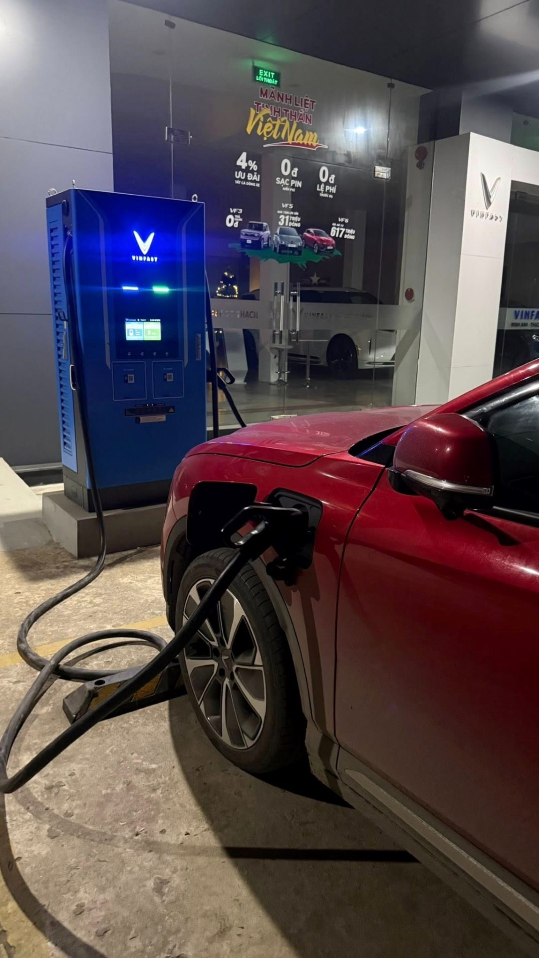 Anh Tú cho rằng các trạm sạc V-Green hiện đã phủ rộng các tuyến cao tốc và nội thành Hà Nội. Anh Tú cho rằng các trạm sạc V-Green hiện đã phủ rộng các tuyến cao tốc và nội thành Hà Nội.