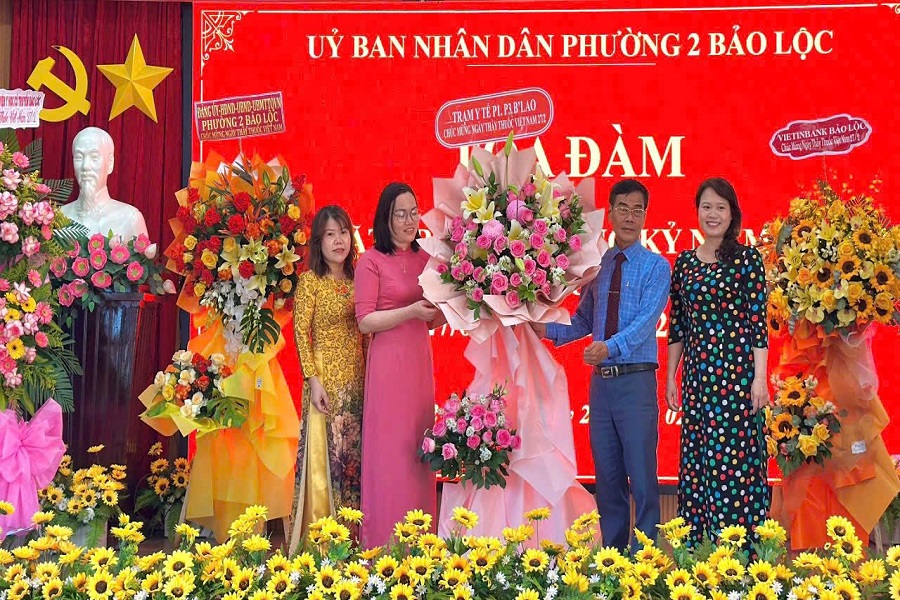 Các trạm y tế các phường khu vực Bảo Lộc cùng đông đảo cán bộ, viên chức Trạm y tế Phường 2 Bảo Lộc. Các trạm y tế các phường khu vực Bảo Lộc cùng đông đảo cán bộ, viên chức Trạm y tế Phường 2 Bảo Lộc.