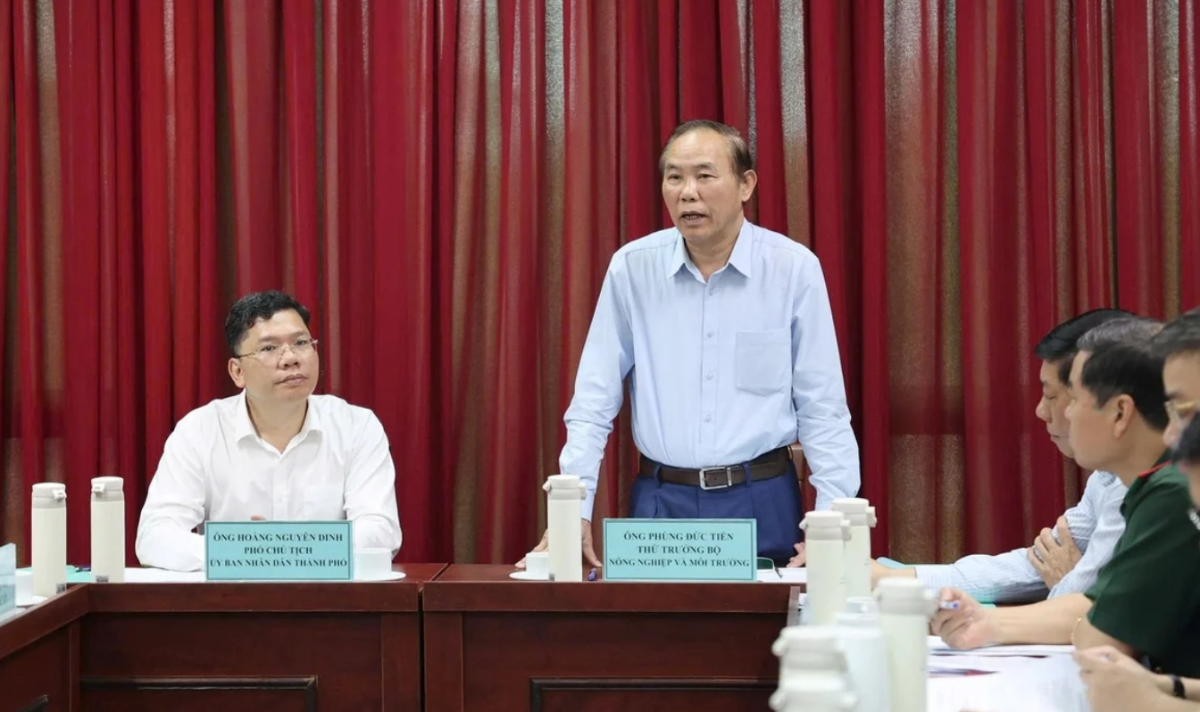 Thứ trưởng Ph&ugrave;ng Đức Tiến: 