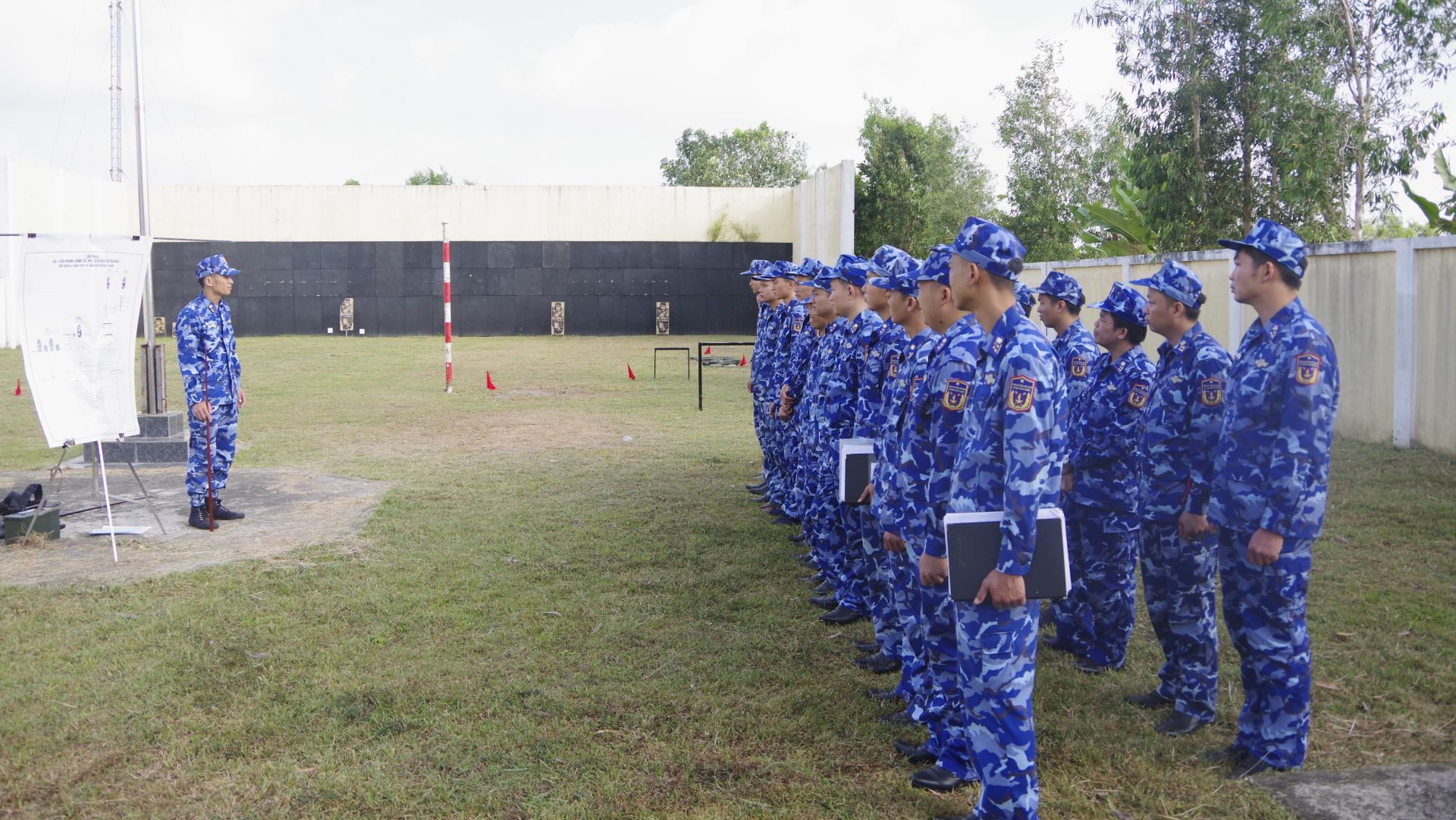 Tập huấn nội dung bắn s&uacute;ng K54 b&agrave;i 2 cho đối tượng SQ, QNCN