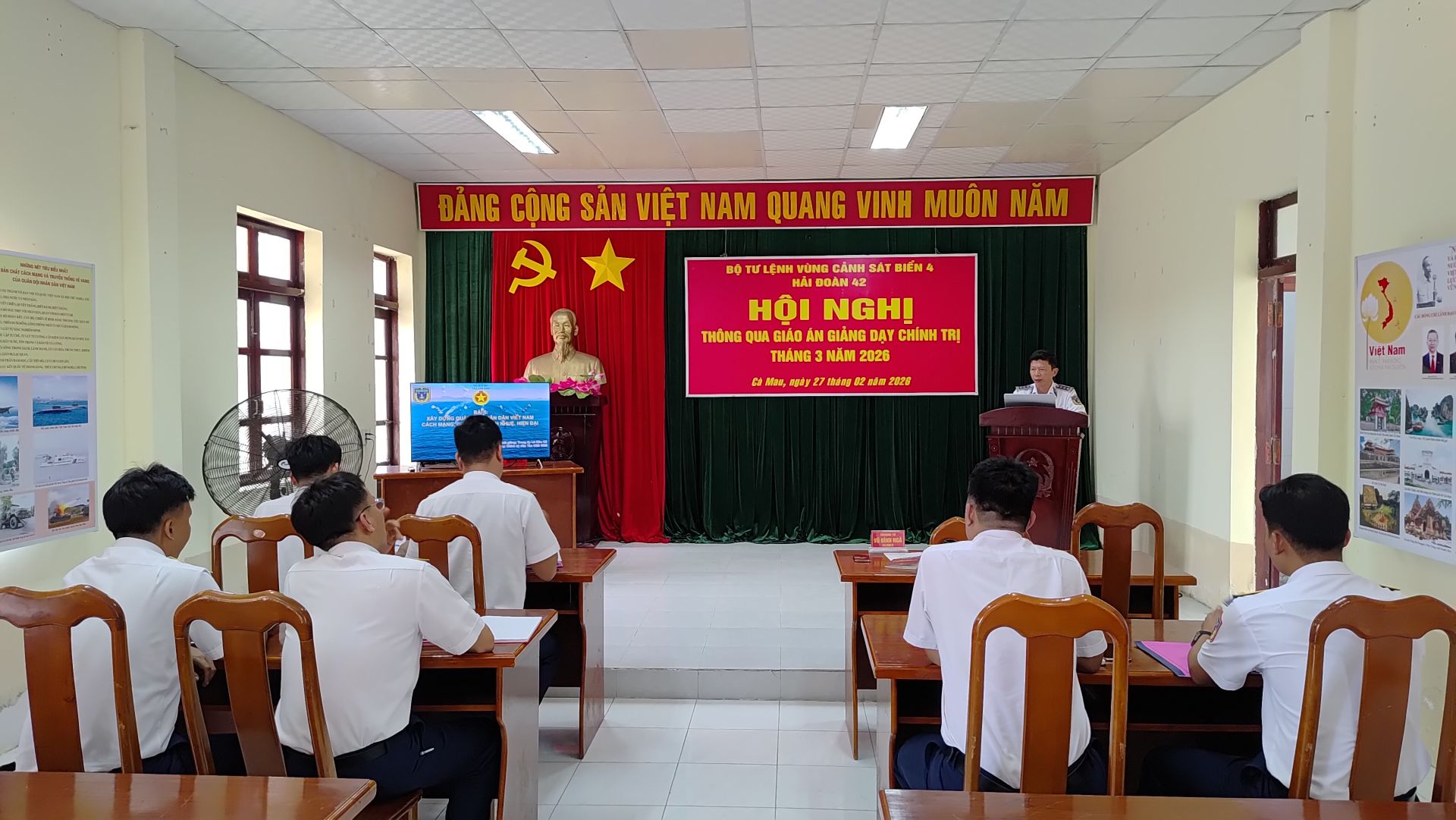 Th&ocirc;ng qua gi&aacute;o &aacute;n giảng dạy ch&iacute;nh trị cho c&aacute;c đối tượng