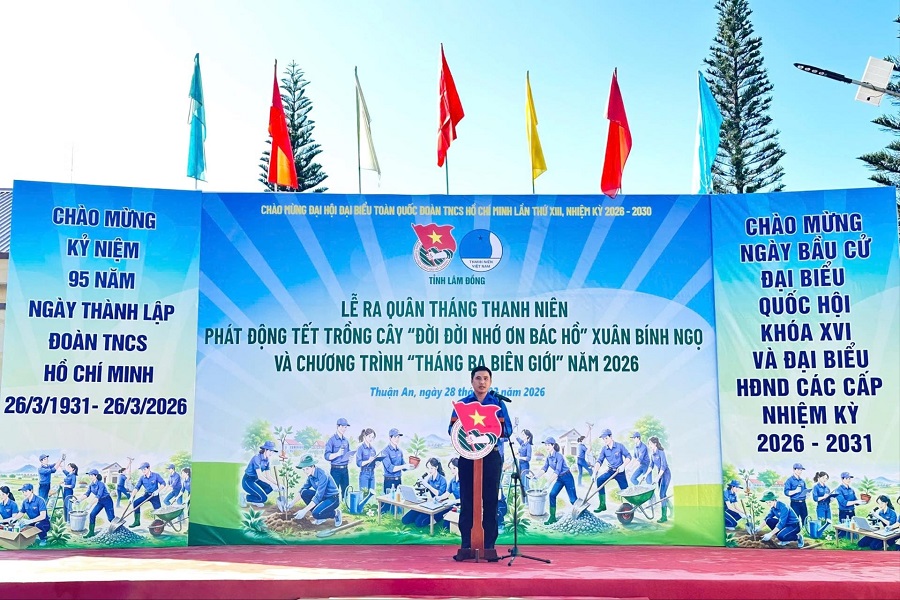 Anh Trương Minh Quang - TUV, B&iacute; thư Tỉnh đo&agrave;n, Ph&oacute; Chủ tịch Ủy ban MTTQ Việt Nam tỉnh ph&aacute;t biểu tại lễ ph&aacute;t động