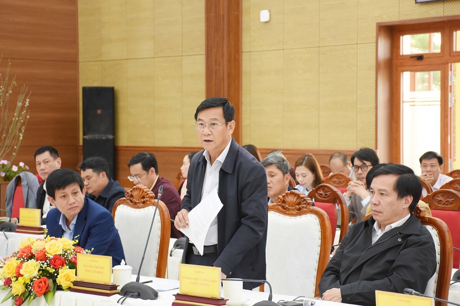 Đại diện c&aacute;c sở, ban, ng&agrave;nh phản hồi thắc mắc của đội ngũ nh&agrave; b&aacute;o, ph&oacute;ng vi&ecirc;n