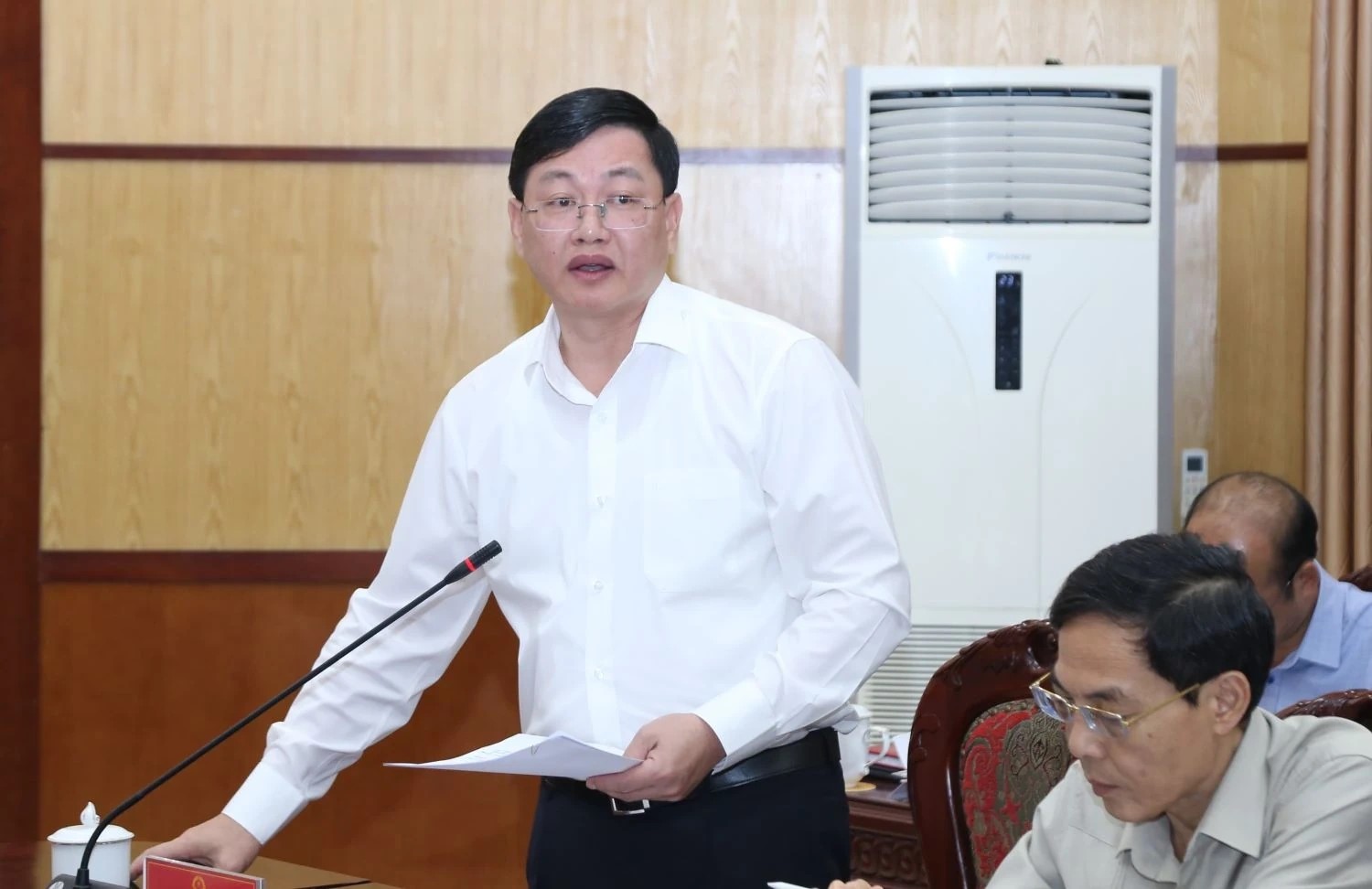 Phó Chủ tịch Thường trực UBND tỉnh Mai Xuân Liêm phát biểu tại phiên họp. Phó Chủ tịch Thường trực UBND tỉnh Mai Xuân Liêm phát biểu tại phiên họp.