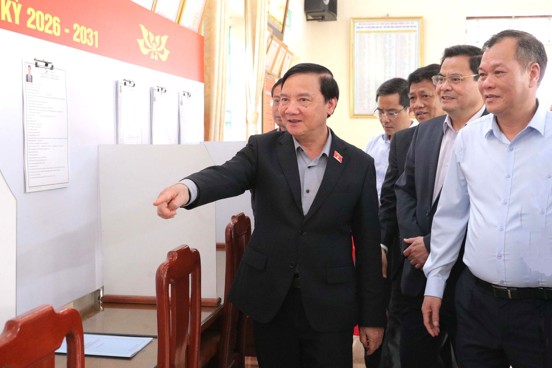 Phó Chủ tịch Quốc hội Nguyễn Khắc Định kiểm tra, giám sát công tác chuẩn bị bầu cử tại phường Hoa Lư, tỉnh Ninh Bình Phó Chủ tịch Quốc hội Nguyễn Khắc Định kiểm tra, giám sát công tác chuẩn bị bầu cử tại phường Hoa Lư, tỉnh Ninh Bình