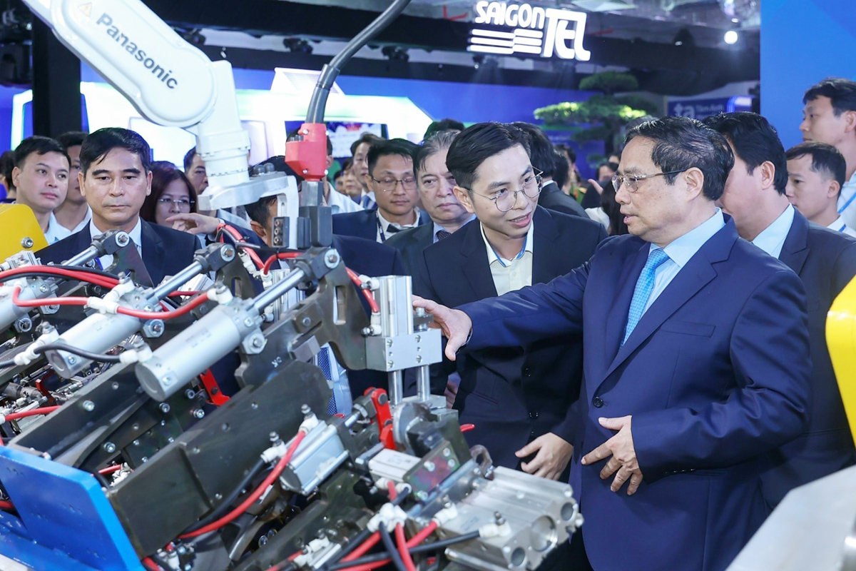 Thủ tướng Ch&iacute;nh phủ Phạm Minh Ch&iacute;nh - Trưởng Ban Chỉ đạo của Ch&iacute;nh phủ về ph&aacute;t triển khoa học, c&ocirc;ng nghệ, đổi mới s&aacute;ng tạo, chuyển đổi số v&agrave; Đề &aacute;n 06 vừa k&yacute; Quyết định số 11/QĐ-BCĐCP ban h&agrave;nh Kế hoạch hoạt động năm 2026 của Ban Chỉ đạo n&agrave;y