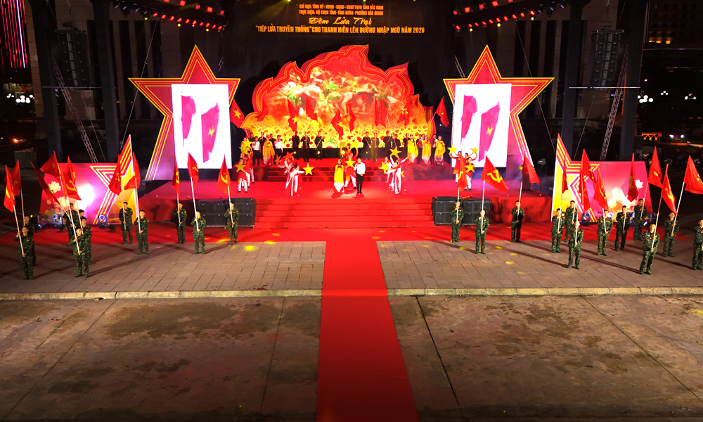 Tiết mục trong chương tr&igrave;nh nghệ thuật &ldquo;Tiếp lửa truyền thống&rdquo; cho thanh ni&ecirc;n l&ecirc;n đường nhập ngũ.