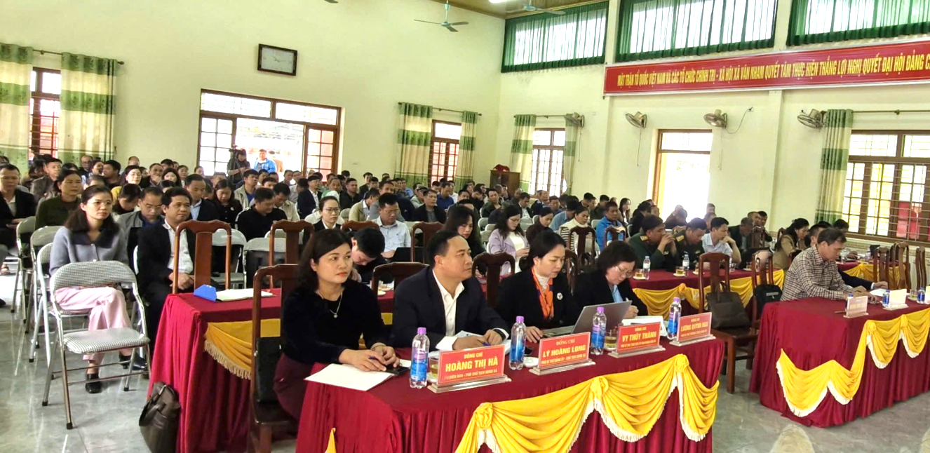 C&aacute;c cử tri dự Hội nghị tiếp x&uacute;c giữa người ứng cử Đại biểu Quốc hội kh&oacute;a XVI, Nhiệm kỳ 2026 -2031 với cử tri tại x&atilde; V&acirc;n Nham