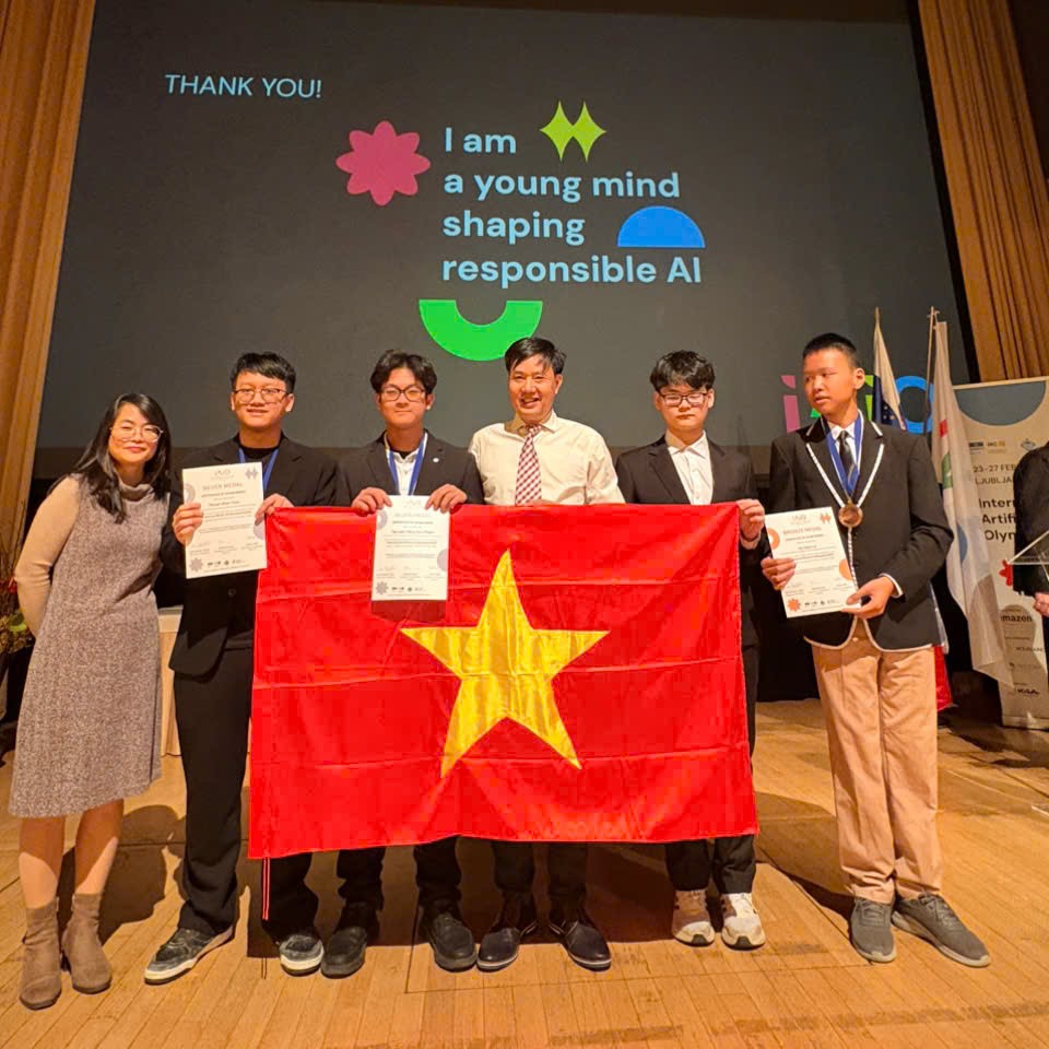 Học sinh Việt Nam giành 3 huy chương ngay lần đầu dự Olympic AI quốc tế
