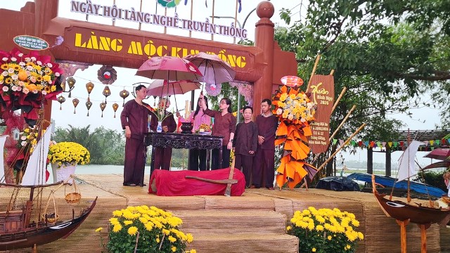 Nghi lễ phạt mộc tại ng&agrave;y hội.