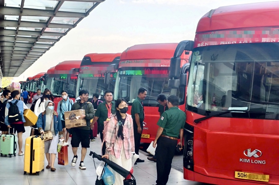 Gần 800.000 lượt khách liên tỉnh qua bến xe TP.HCM trong 9 ngày Tết, giao thông cơ bản ổn định