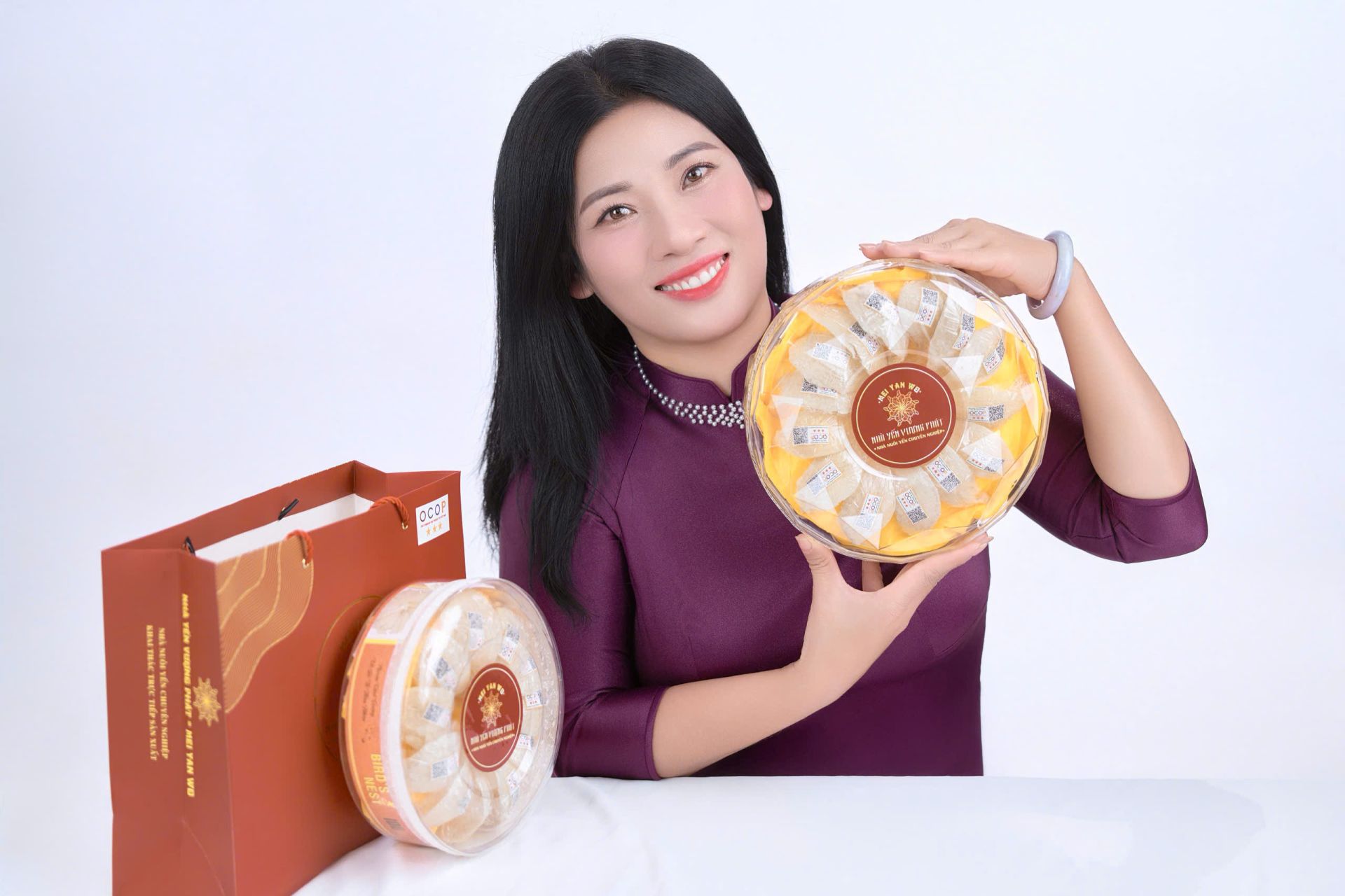 Với tư duy của một người l&agrave;m gi&aacute;o dục &ndash; ki&ecirc;n nhẫn, chuẩn mực v&agrave; bền bỉ &ndash; b&agrave; Ng&acirc;n kh&ocirc;ng xem kh&oacute; khăn l&agrave; r&agrave;o cản, m&agrave; l&agrave; lợi thế cạnh tranh nếu biết c&aacute;ch chinh phục.