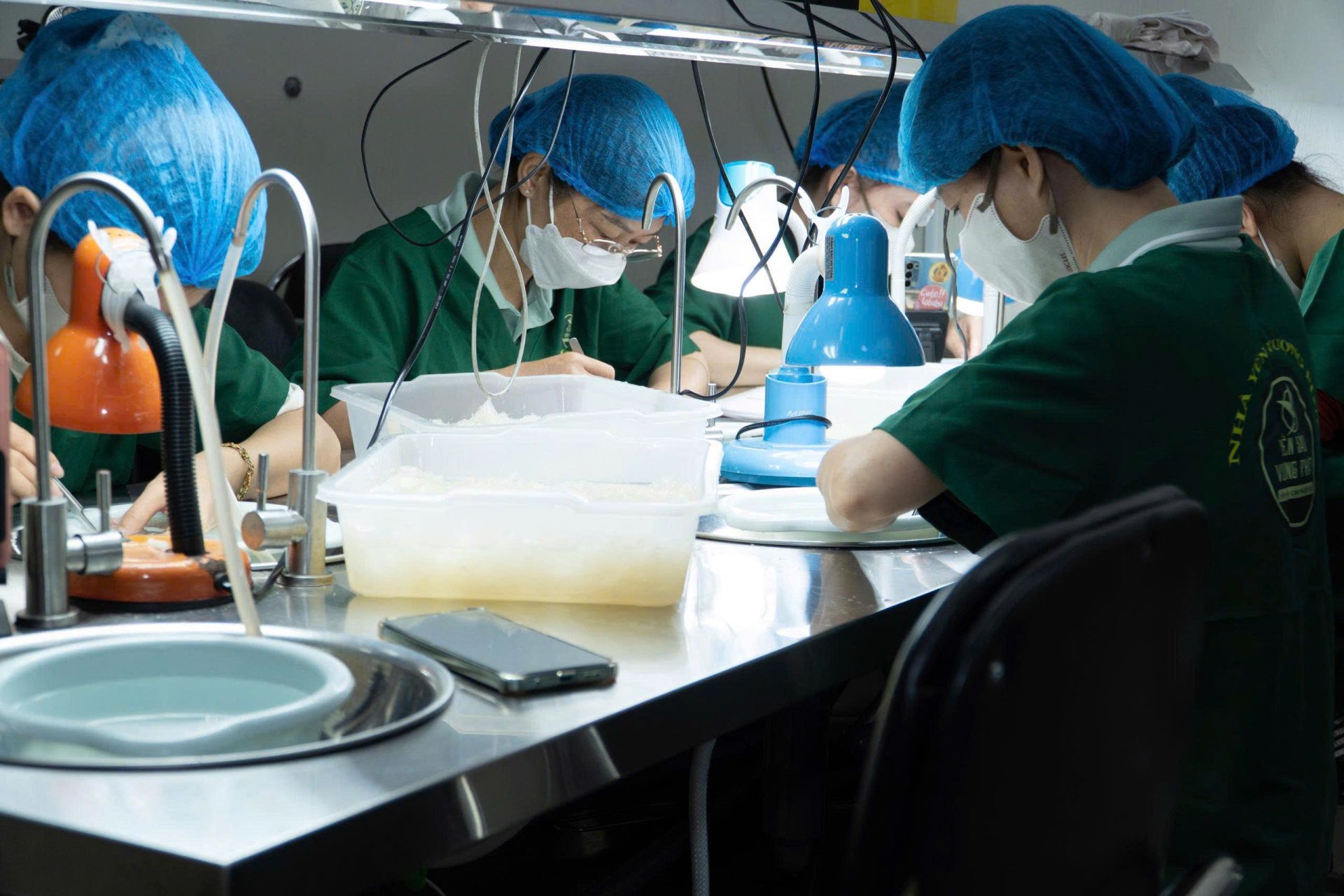 Sản phẩm lu&ocirc;n được cơ sở kiểm tra kh&acirc;u sản xuất rất kỹ lưỡng.