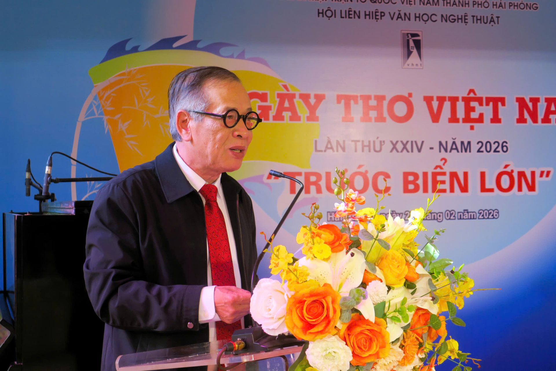 NSƯT Lê Như Hải, Chủ tịch Hội Liên hiệp Văn học nghệ thuật Hải Phòng phát biểu khai mạc. NSƯT Lê Như Hải, Chủ tịch Hội Liên hiệp Văn học nghệ thuật Hải Phòng phát biểu khai mạc.