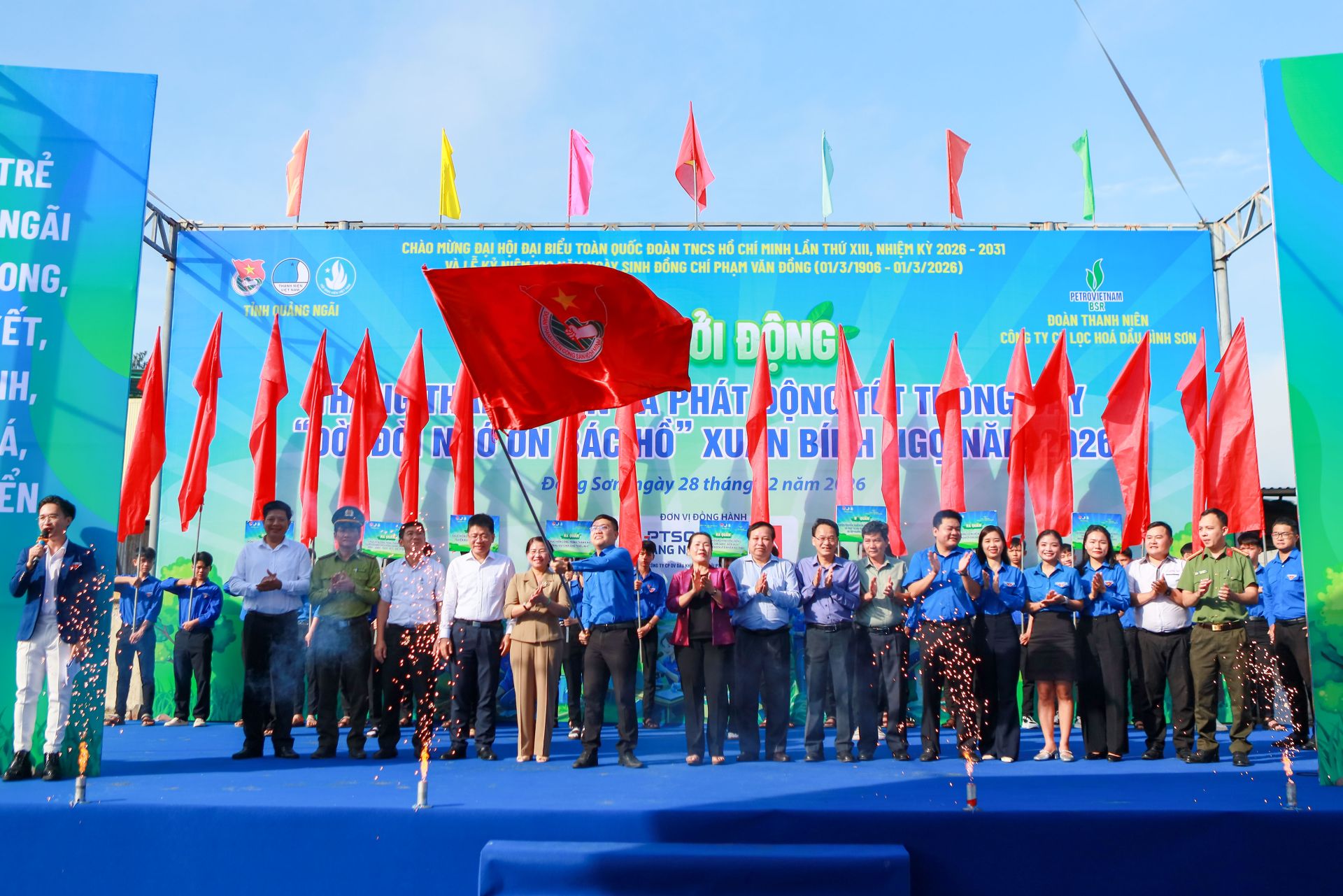 Ra qu&acirc;n Th&aacute;ng Thanh ni&ecirc;n tại Quảng Ng&atilde;i