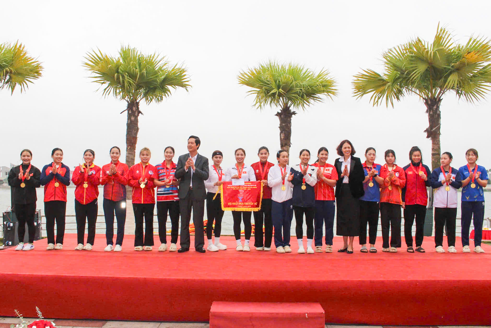 Đội Trung t&acirc;m Huấn luyện v&agrave; Thi đấu thể thao Hải Ph&ograve;ng đ&atilde; xuất sắc gi&agrave;nh chức v&ocirc; địch nội dung đua thuyền nữ.