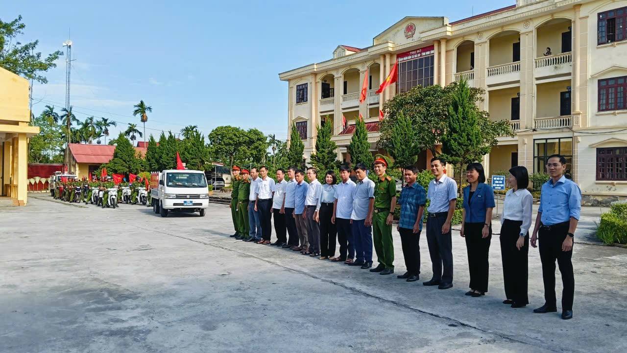 Đối với tội phạm đồng ch&iacute; lu&ocirc;n đấu tranh triệt, kh&ocirc;ng khoan nhượng bằng những đợt ra qu&acirc;n trấn &aacute;p quyết liệt đem lại b&igrave;nh y&ecirc;n cho nh&acirc;n d&acirc;n