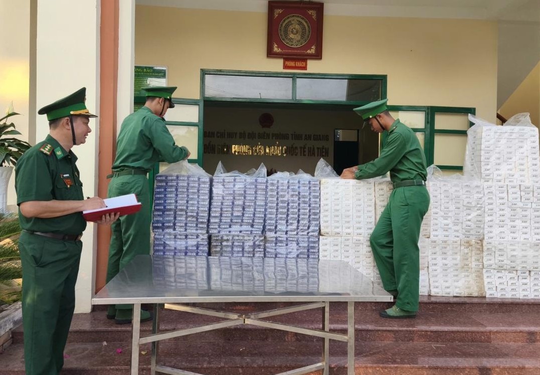 An Giang: Phát hiện phương tiện vận chuyển 7.500 bao thuốc lá điếu nhập lậu