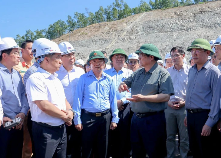 Thủ tướng Phạm Minh Chính y&ecirc;u c&acirc;̀u khẩn trương hoàn t&acirc;́t các hạng mục còn lại, sớm đưa c&ocirc;ng trình vào khai thác - Ảnh: T.M.