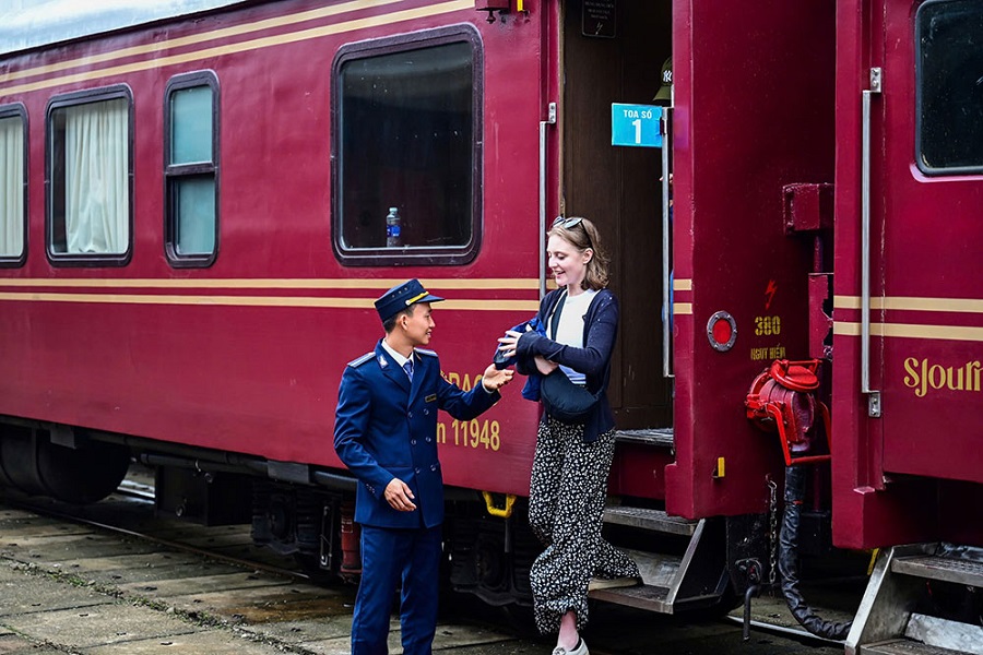 Đo&agrave;n t&agrave;u hỏa 5 sao c&oacute; khoang VIP với điểm dừng tại Nha Trang.