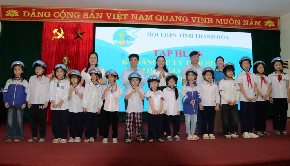 Thanh Hóa: Tập huấn kỹ năng xử lý tình huống khi tham gia giao thông cho hội viên phụ nữ và trẻ em