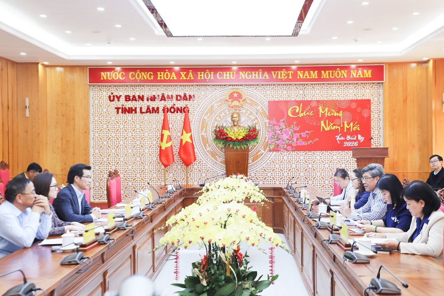 Quang cảnh buổi l&agrave;m việc
