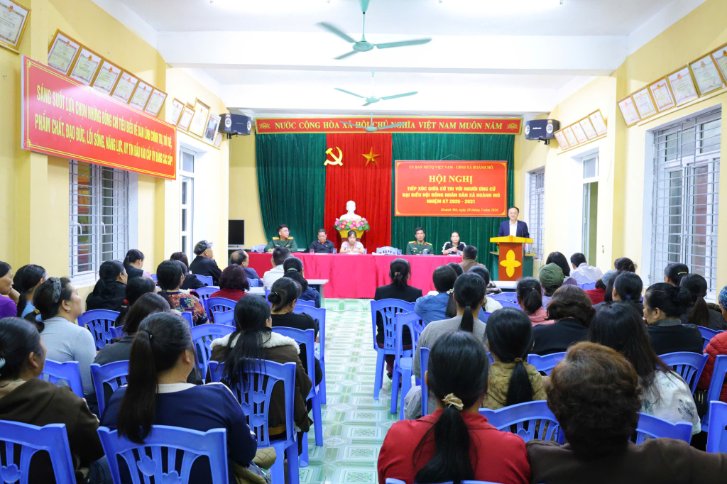 Hội nghị tiếp x&uacute;c cử tri với người ứng cử đại biểu Hội đồng nh&acirc;n d&acirc;n x&atilde; Ho&agrave;nh M&ocirc; nhiệm kỳ 2026&ndash;2031 được tổ chức tại th&ocirc;n Cửa Khẩu thu h&uacute;t đ&ocirc;ng đảo cử tri tr&ecirc;n địa b&agrave;n tham dự