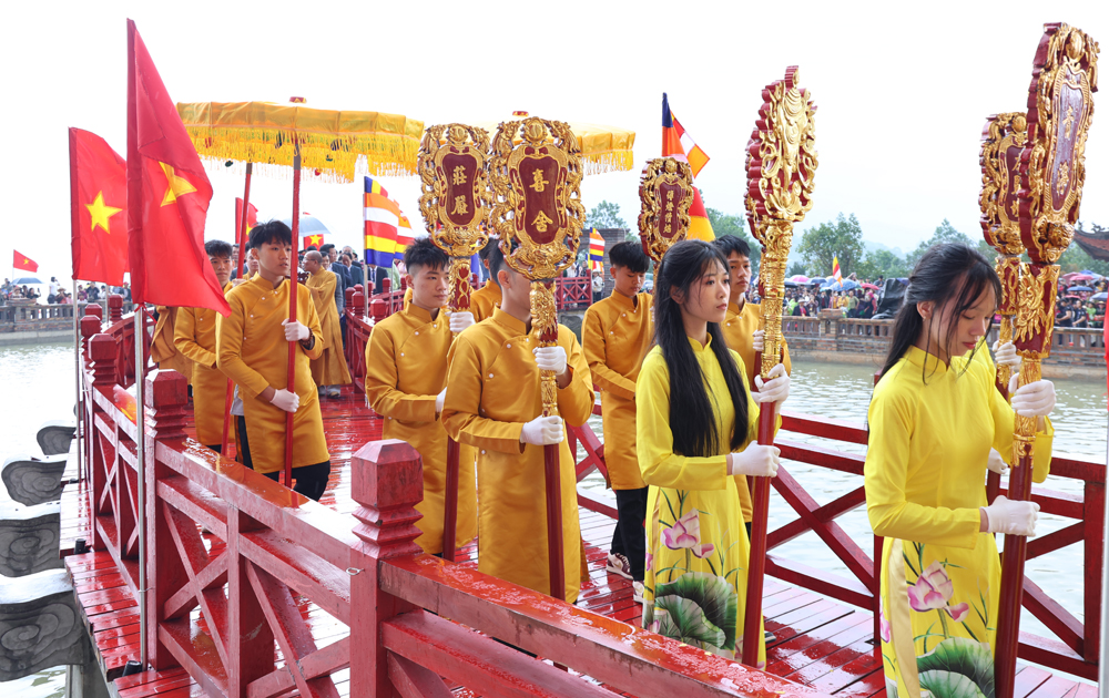 Các tăng, ni, phật tử thực hiện nghi lễ khai hội. Các tăng, ni, phật tử thực hiện nghi lễ khai hội.