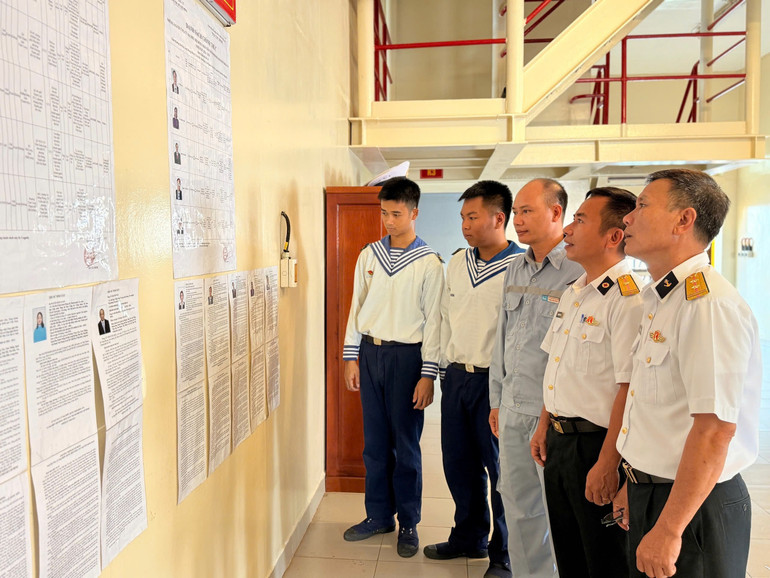 Danh sách người ứng cử đại biểu Quốc hội và đại biểu Hội đồng nhân dân được niêm yết công khai Danh sách người ứng cử đại biểu Quốc hội và đại biểu Hội đồng nhân dân được niêm yết công khai