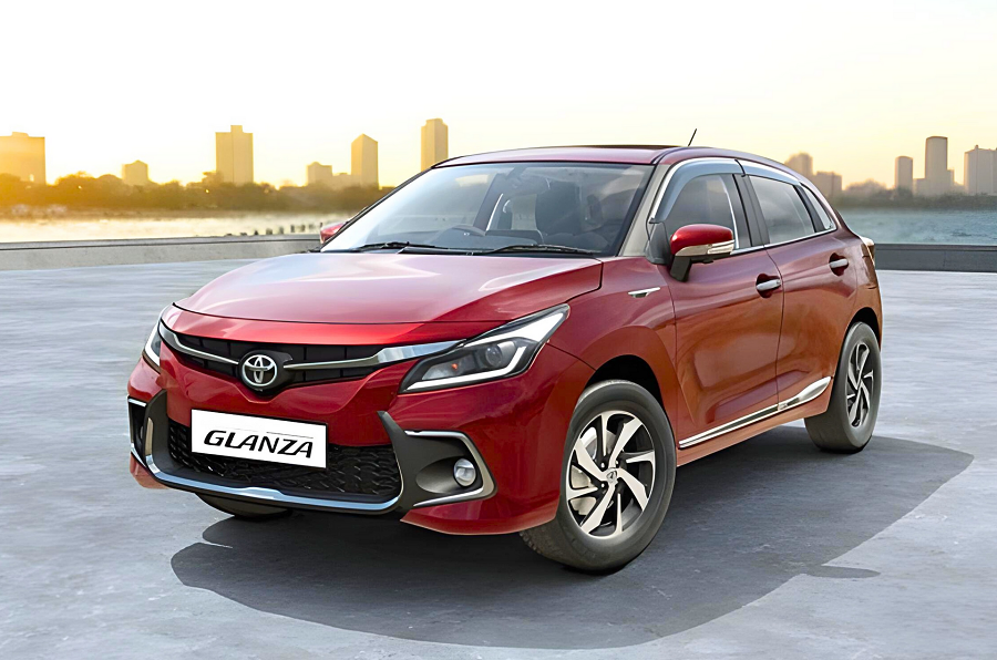 Toyota vừa ch&iacute;nh thức đưa mẫu hatchback Glanza 2025 ra thị trường Ấn Độ, tạo th&ecirc;m sức n&oacute;ng cho ph&acirc;n kh&uacute;c xe đ&ocirc; thị hạng A khi ni&ecirc;m yết gi&aacute; chỉ từ 6,9&ndash;10 lakh rupee (tương đương khoảng 185&ndash;265 triệu đồng).
