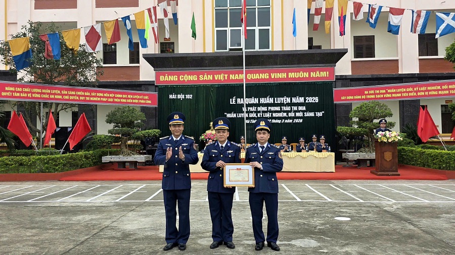 Hải đội 102 đ&oacute;n nhận Bằng &ldquo;Đơn vị huấn luyện giỏi&rdquo; năm 2025
