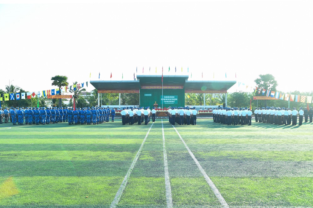 Quang cảnh Lễ ra qu&acirc;n huấn luyện tại Bộ Tư lệnh V&ugrave;ng Cảnh s&aacute;t biển 4