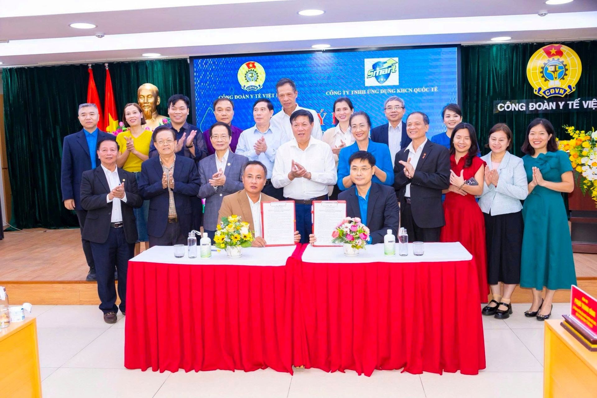 Ký kết thỏa thuận hợp tác giữa Công đoàn Y tế Việt Nam và Công ty TNHH Ứng dụng khoa học & công nghệ quốc tế Ký kết thỏa thuận hợp tác giữa Công đoàn Y tế Việt Nam và Công ty TNHH Ứng dụng khoa học & công nghệ quốc tế