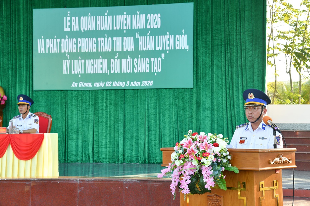 Đại t&aacute; Trần Nguy&ecirc;n Lai - Ph&oacute; Tư lệnh, Tham mưu trưởng Bộ Tư lệnh V&ugrave;ng Cảnh s&aacute;t biển 4 qu&aacute;n triệt, phổ biến nhiệm vụ huấn luyện năm 2026.