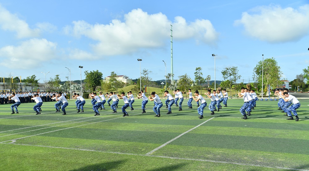 Đồng diễn thể dục, v&otilde; tay kh&ocirc;ng.