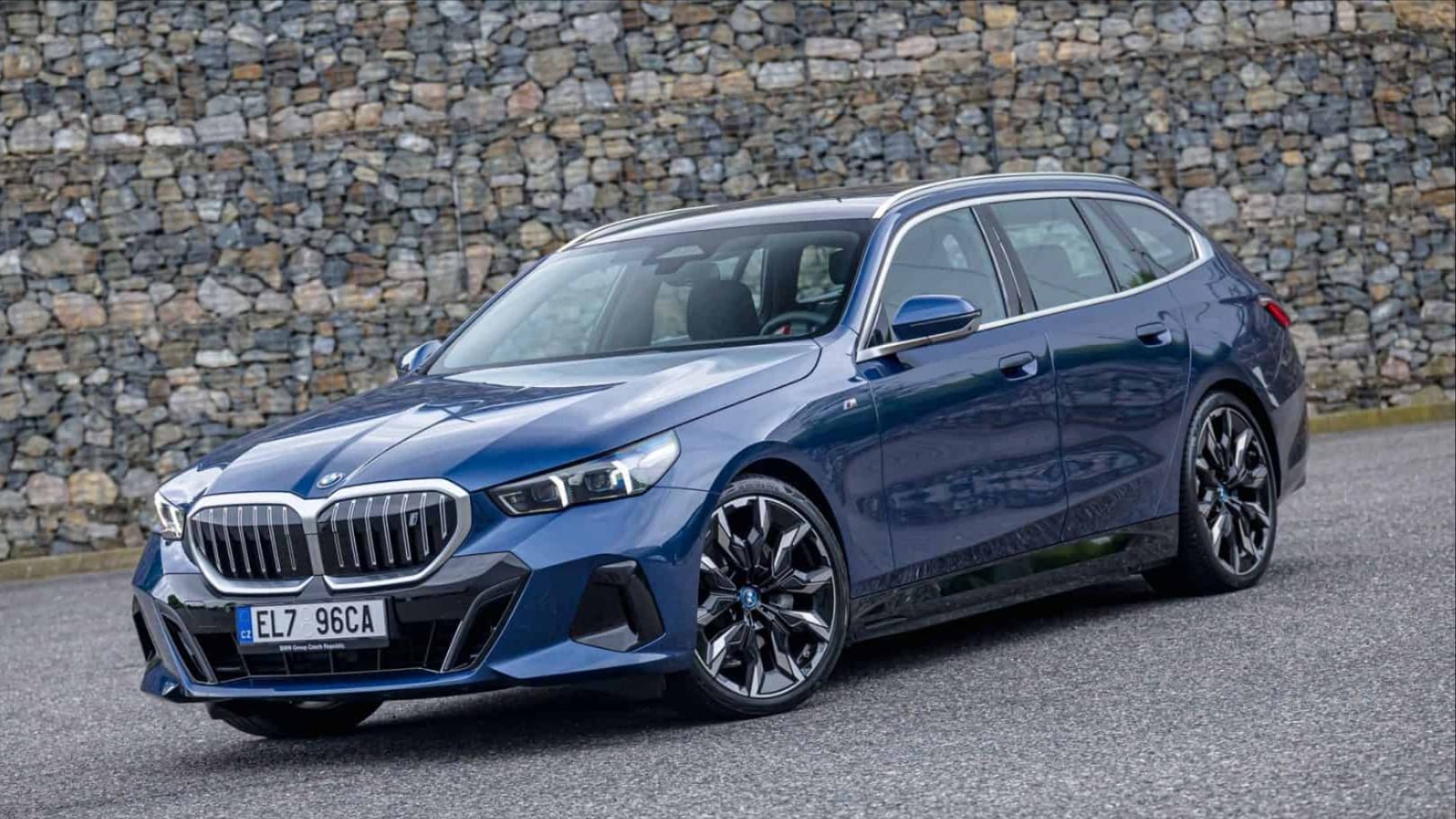 BMW triệu hồi hơn 330.000 xe trên toàn cầu do nguy cơ cháy nổ từ lỗi dây điện