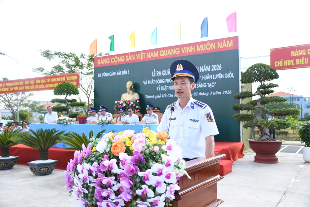 Đại t&aacute; L&ecirc; Văn T&uacute; - B&iacute; thư đảng ủy, Ch&iacute;nh ủy V&ugrave;ng Cảnh S&aacute;t biển 3 ph&aacute;t động thi đua