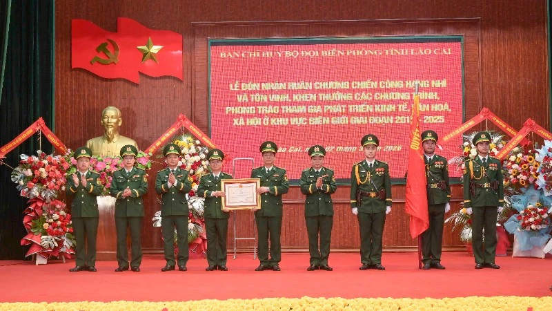 Bộ đội Biên phòng Lào Cai đón nhận Huân chương Chiến công hạng Nhì