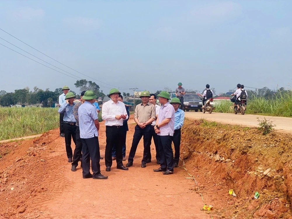 Phó Chủ tịch Thường trực UBND tỉnh Mai Xuân Liêm yêu cầu đẩy nhanh tiến độ thi công, hoàn thành công trình cầu Mọ trước 30/6/2026. Phó Chủ tịch Thường trực UBND tỉnh Mai Xuân Liêm yêu cầu đẩy nhanh tiến độ thi công, hoàn thành công trình cầu Mọ trước 30/6/2026.