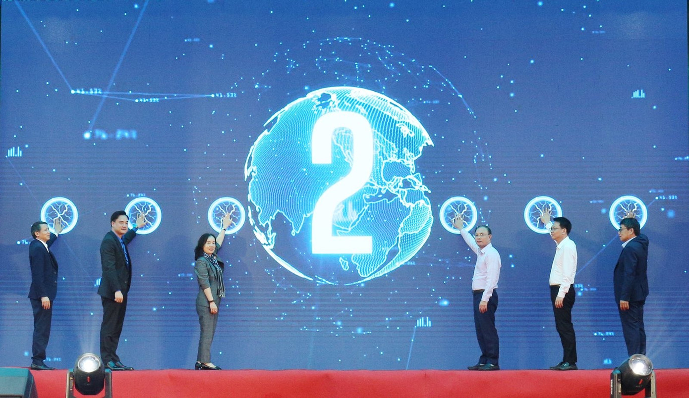 C&aacute;c đại biểu thực hiện nghi thức khởi động Th&aacute;ng Thanh ni&ecirc;n v&agrave; ph&aacute;t động Tết trồng c&acirc;y &ldquo;Đời đời nhớ ơn B&aacute;c Hồ&rdquo; Xu&acirc;n B&iacute;nh Ngọ năm 2026.