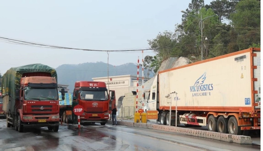 Hoạt động xuất nhập khẩu qua Cửa khẩu quốc tế Hữu Nghị (Lạng Sơn) diễn ra Hoạt động xuất nhập khẩu qua Cửa khẩu quốc tế Hữu Nghị (Lạng Sơn) diễn ra