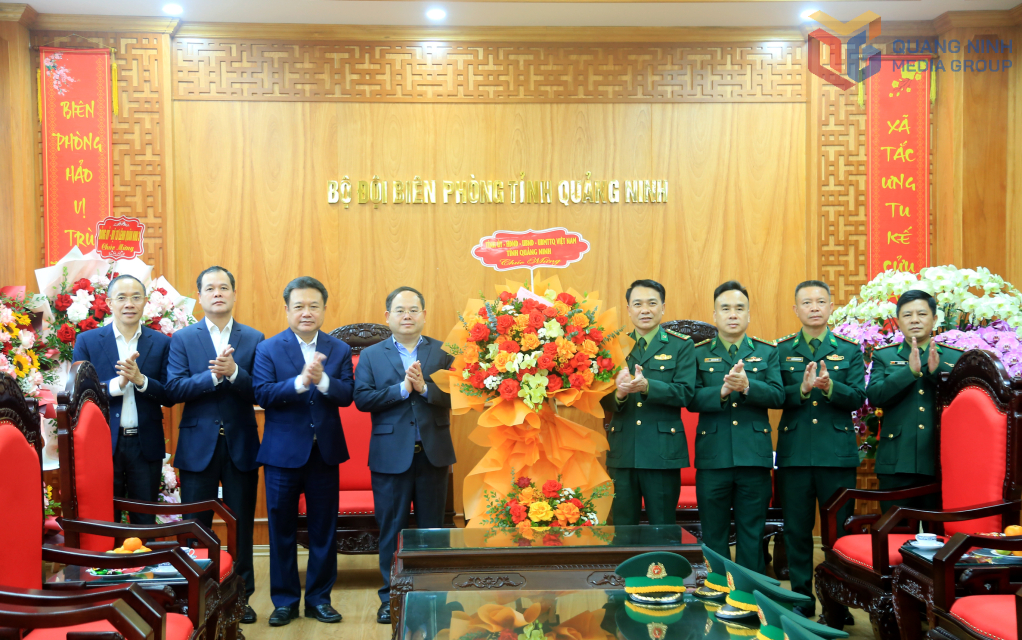 Bí thư Tỉnh ủy và các đồng chí Ủy viên BTV Tỉnh ủy Quảng Ninh tặng hoa chúc mừng cán bộ, chiến sĩ Ban Chỉ huy Bộ đội Biên phòng tỉnh Bí thư Tỉnh ủy và các đồng chí Ủy viên BTV Tỉnh ủy Quảng Ninh tặng hoa chúc mừng cán bộ, chiến sĩ Ban Chỉ huy Bộ đội Biên phòng tỉnh