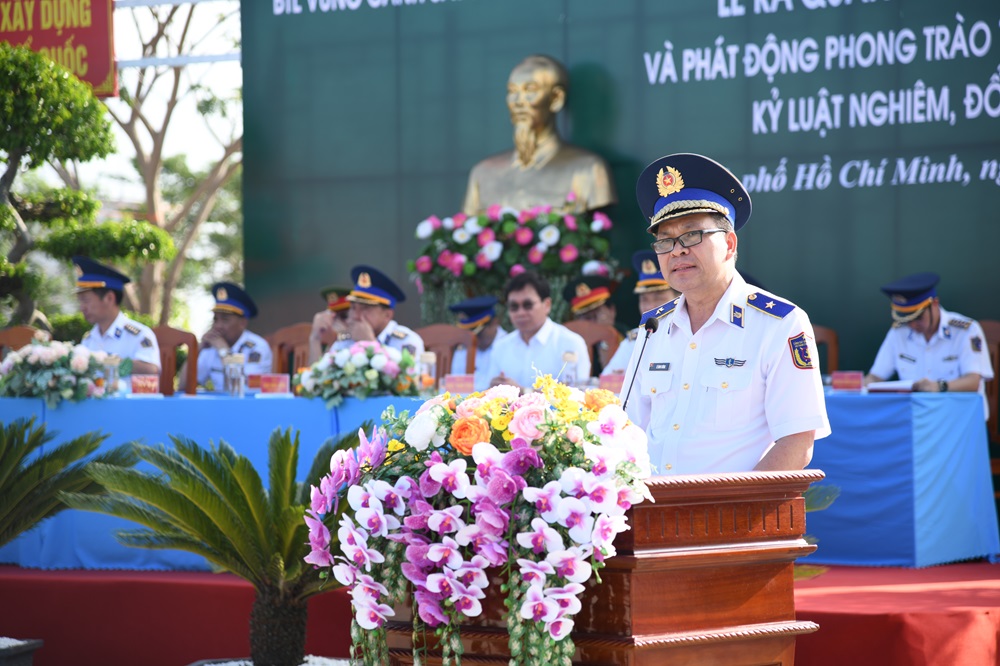 Thiếu tướng L&ecirc; Đ&igrave;nh Cường - Ph&oacute; B&iacute; thư Đảng ủy, Tư lệnh Cảnh s&aacute;t biển Việt Nam ph&aacute;t biểu tại buổi Lễ