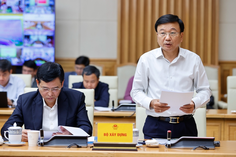 Đại diện Bộ Xây dựng báo cáo tại Phiên họp - Ảnh: VGP/Nhật Bắc Đại diện Bộ Xây dựng báo cáo tại Phiên họp - Ảnh: VGP/Nhật Bắc